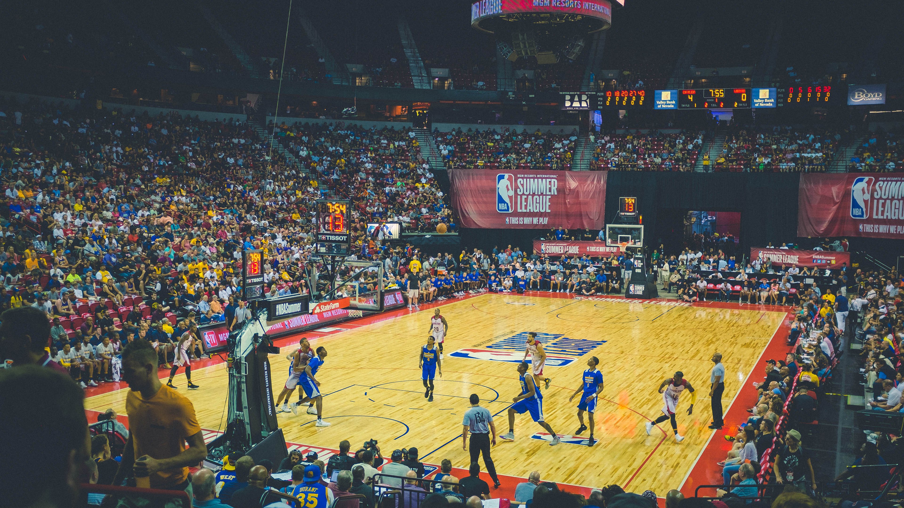 托里·哈斯克冲线瞬间引爆现场，哈里托马斯nba